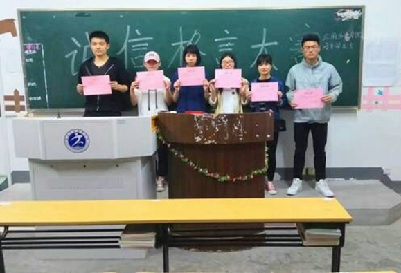 6外语格言.jpg 6外语格言.jpg